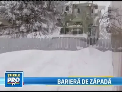 Blocati aproape o zi intreaga in masini, din cauza zapezii! FOTO si VIDEO!