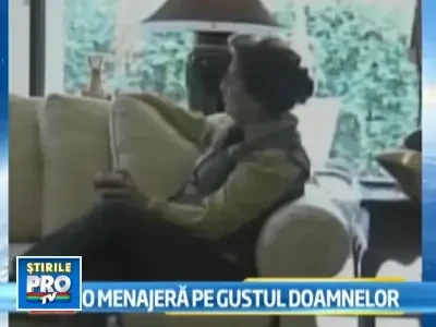 Afacere de criza: barbatii-menajera in costumatie sumara:). I-ai angaja?