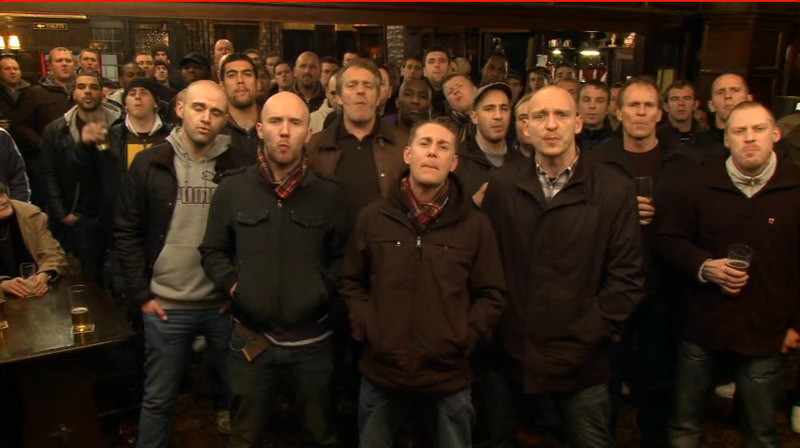 Suporterii romantici! Vezi aici cum "scandeaza" o melodie de dragoste