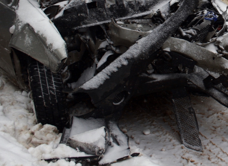 Duel pe autostrada! Un sofer nervos a scos o masina de pe autostrada!