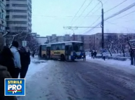 Vreti sa mergeti cu troleibuzul? Atunci impingeti! VEZI VIDEO!