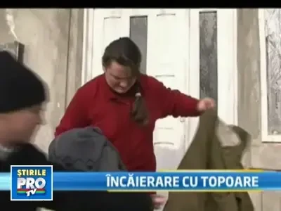 Batuti cu salbaticie, pe motiv ca ar fi venit la furat de lemne