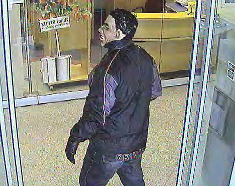 Cel mai JALNIC bandit: a vrut sa jefuiasca o banca, dar era INCHIS!