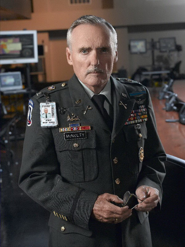 Dennis Hopper a cerut ordin de restrictie impotriva sotiei sale