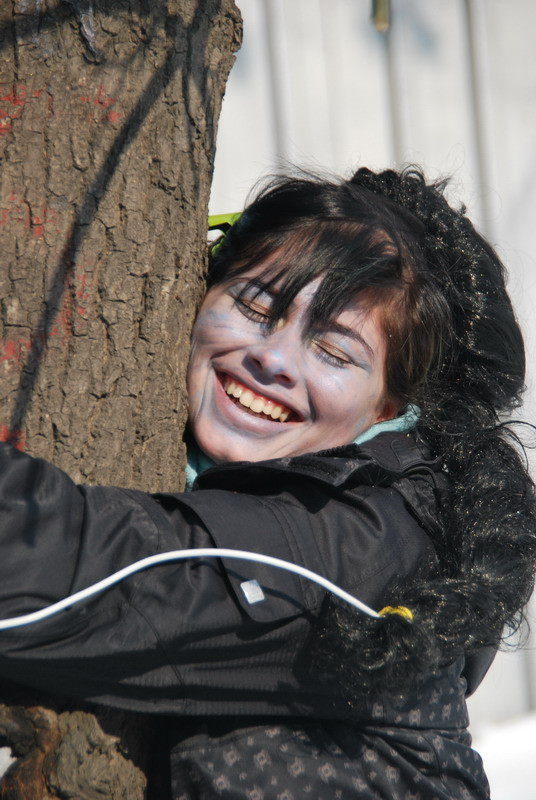 Alice se intoarce! Vezi cum a calatorit in.. Panduria!