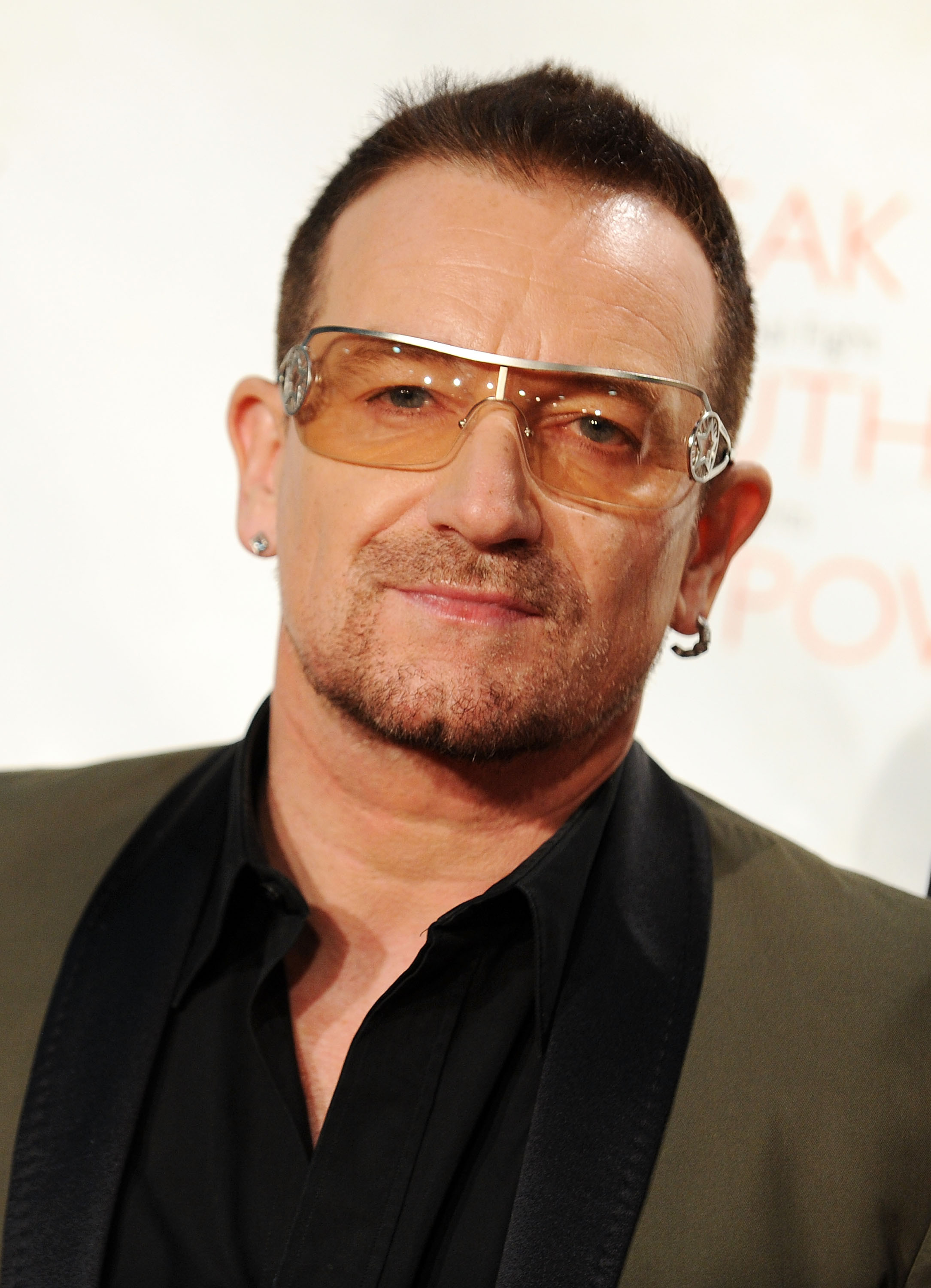 Bono canta "We are the world" pentru victimele cutremurului din Haiti