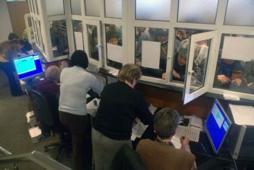 Peste o saptamana, bugetarii vor primi salarii majorate cu 8%. Cat inseamna de fapt aceasta crestere