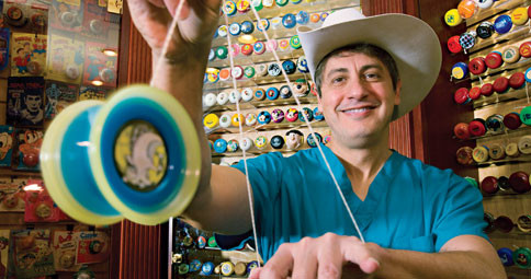 A colectionat 10.000 de mingiute yo-yo si a ajuns in Cartea Recordurilor