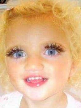 Jordan isi machiaza fetita de doi ani! Vrea ca micuta sa-i semene leit!