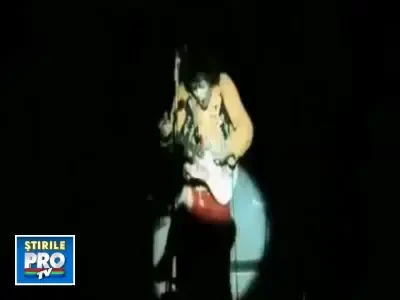 Portret: Sange, sex si automutilare. Momente socante din concerte celebre
