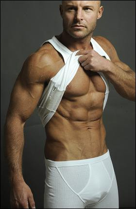 Halucinant! N-a mai avut o iubita de 12 ani fiindca se iubeste prea mult