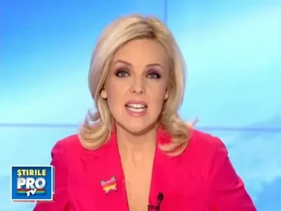 Altruista si afectuoasa, o catelusa a adoptat doi pisoi!