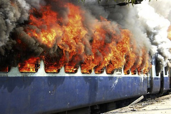 Incendiu pe calea ferata. O locomotiva a luat foc, iar o femeie s-a panicat