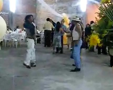 Li se spune "Regii dansului"! Au facut prapad la o nunta! Vezi VIDEO