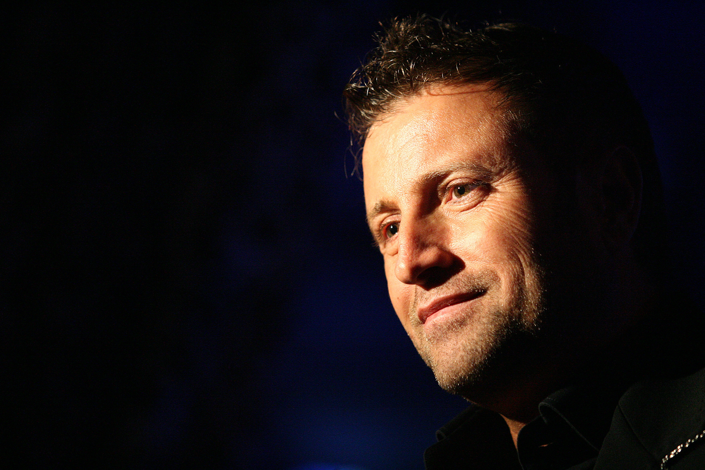 "Numele meu este Catalin Botezatu. Am venit sa ma arestati!"