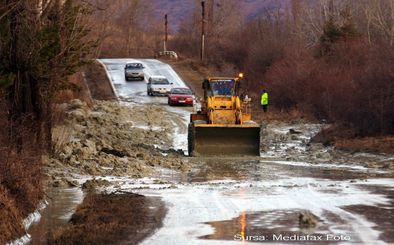 PRAPAD in Covasna: o ploaie de vara a inundat case si a rupt un pod!