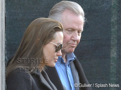 Angelina Jolie si-a scos tatal, iubitul si copiii la plimbare prin Venetia!