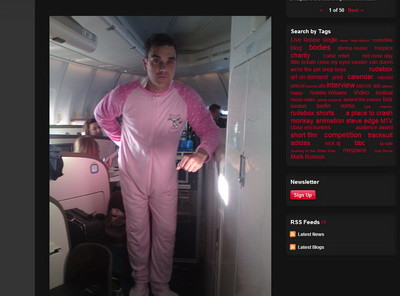 Robbie Williams, iepurasul roz! L-ai vrea acasa de Paste?