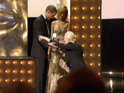 Vanessa Redgrave, reverenta ca la carte in fata Printului William