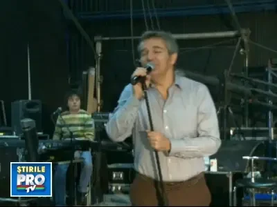 Holograf canta pentru indragostiti