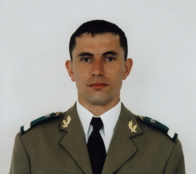 Trupul militarului ucis in Afganistan, primit cu onoruri la Craiova