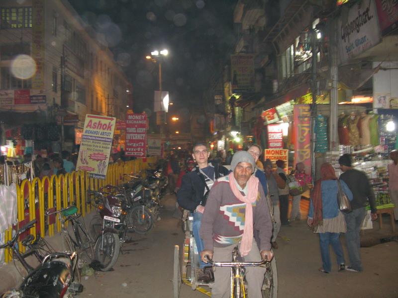 Planeta India: Varanasi - hindu people, magic people