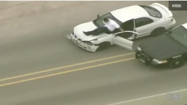 Urmarire ca-n filme! A iesit din masina in mers ca sa scape de politie!