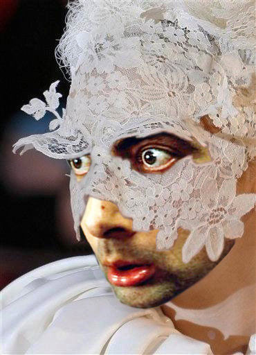 Mr Bean adopta stilul Lady GaGa! Il prinde?