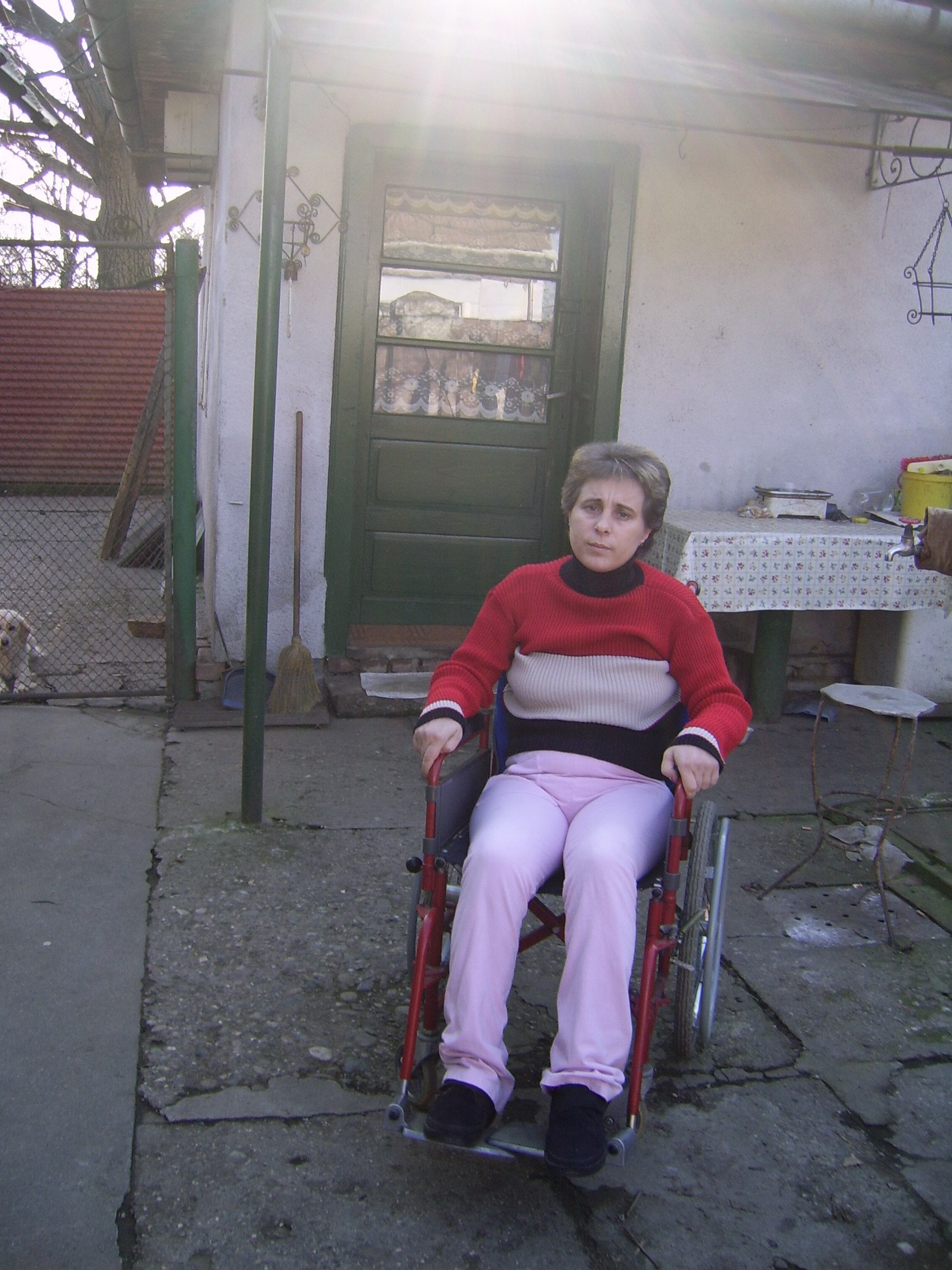 Nu vrea sa-si lase fiica orfana! Ajutati-o pe Iuliana sa traiasca!