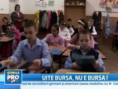 25.000 de elevi saraci, lasati fara burse de Guvern!... Din greseala!