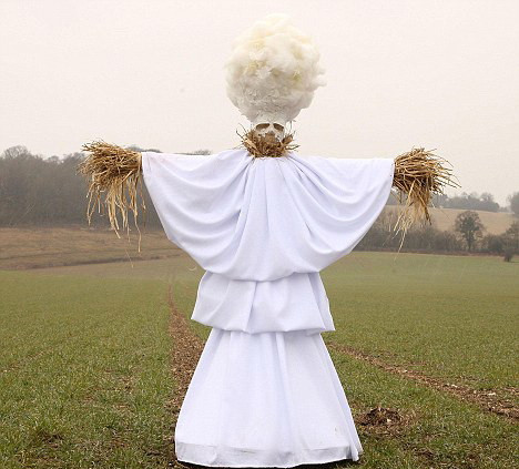 Lady GaGa, de la rochia din carne, la rochia de mireasa! Se marita?