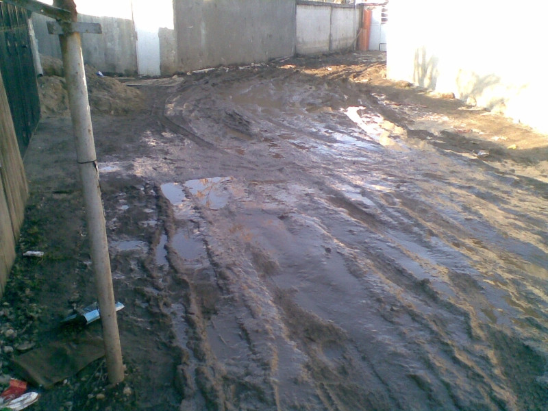 Strada din Capitala sau mlastina? Vezi VIDEO si FOTO!