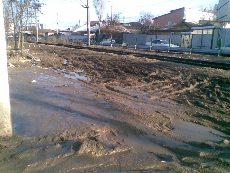 Ajutor! Autostrada le distruge... strada