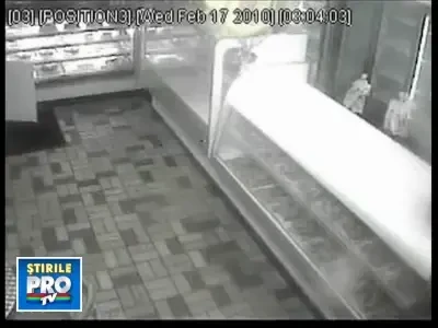 Cel mai penibil hot din lume! Invins de o casa de marcat! VIDEO