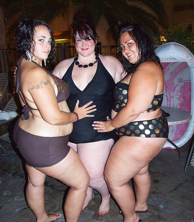 Nu incap in poza! Grasele XXXXXXL si-au tras club exclusivist!