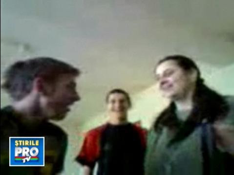 Profesorii din Romania "calcati" in picioare si injurati de propriii elevi