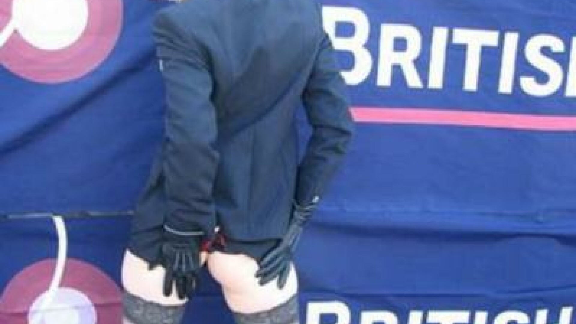 Striptease in avion! SCANDAL cu stewardese indecente la British Airways!