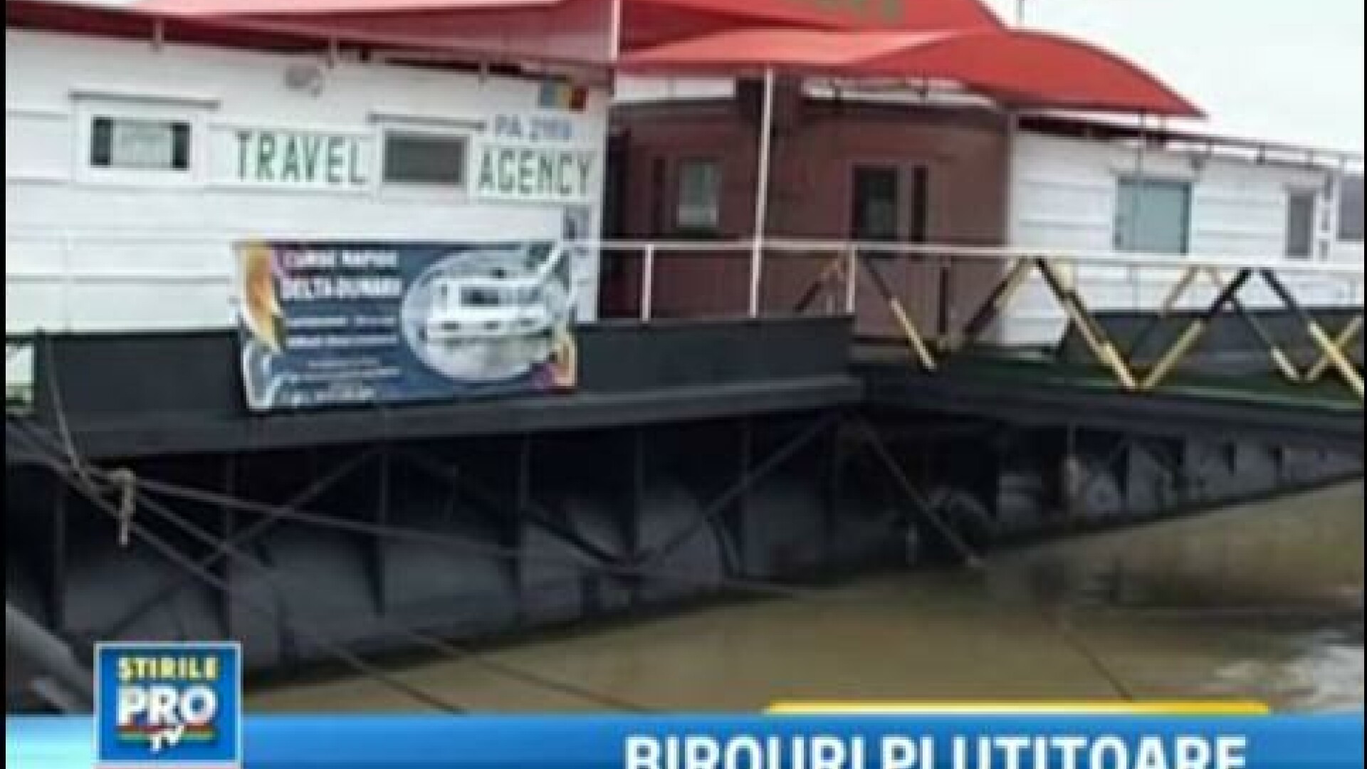 Birouri plutitoare, pe faleza din Tulcea!