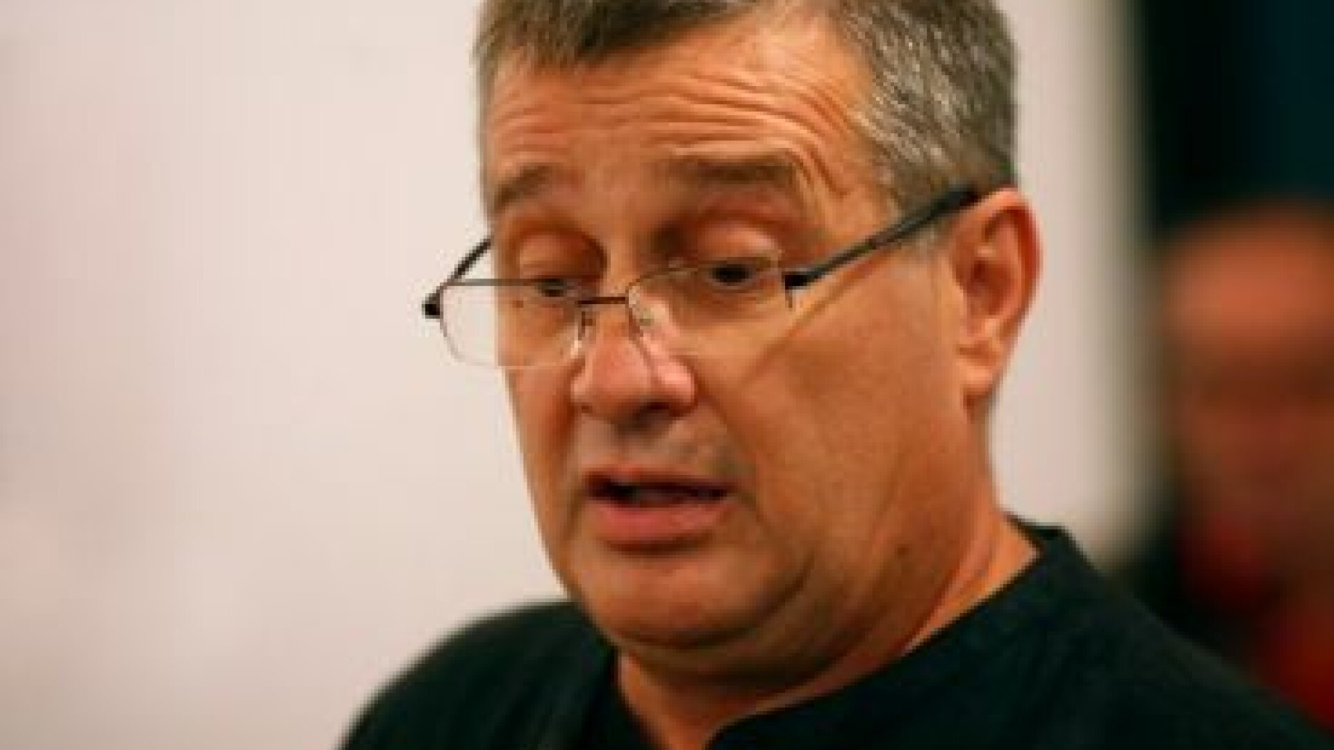 Mare petrecere la conacul lui Dinescu de la Cetate, cu filme si sarmalute