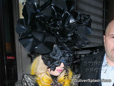 Lady GaGa e in doliu? Si-a facut aranjament florar mortuar pentru cap!