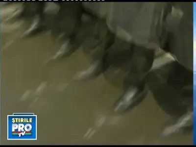 Proteste violente in fata Parlamentului din Jakarta