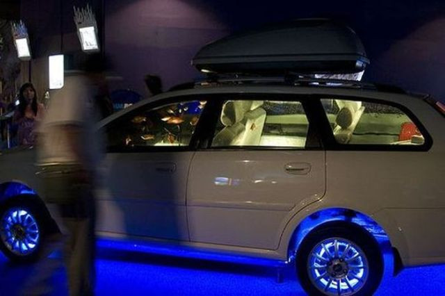 Masina-acvariu! Un mod inedit de a creste pesti exotici