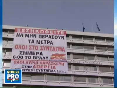300 de sindicalisti au luat cu asalt Ministerul Finantelor din Grecia