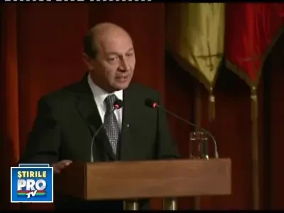 Basescu: Din cauza sporurilor inventate, Romania ar putea lua un nou credit