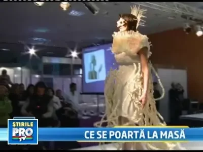 Uneori, moda tine de foame! Haine din popcorn, pufuleti si paste