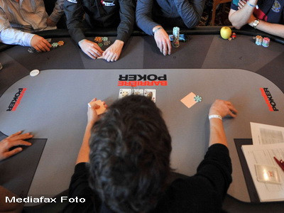 Clonau carduri si jucau la un cazino improvizat pe banii altora!