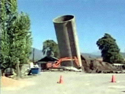 IMAGINI SOCANTE! Un muncitor a murit strivit de un turn de 10 metri