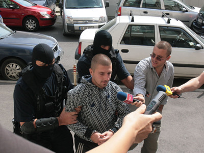 Aschia sare departe de trunchi! Copii de bani gata certati cu legea