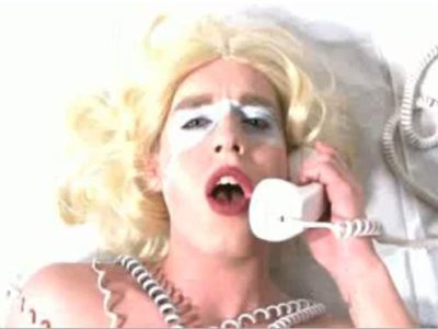 Parodie dupa videoclipul Lady GaGa feat. Beyonce "Telephone"