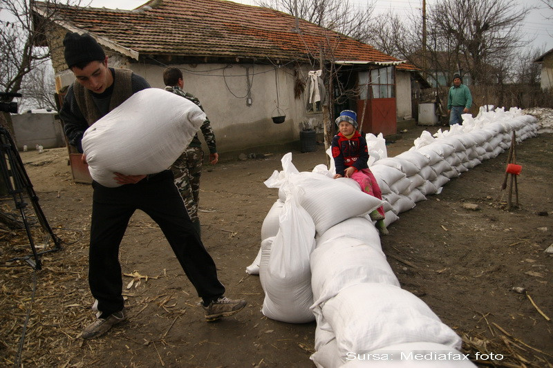 Ape blestemate. Puhoaiele au facut ravagii in mai multe zone din tara